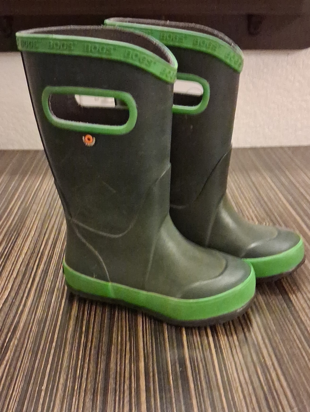Bogs Kids Green Rubber Rain Boots with Lime Trim